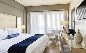 Sea View Cityscape Hotel